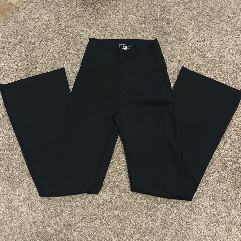 ECHT Scrunch Butt Flare Leggings